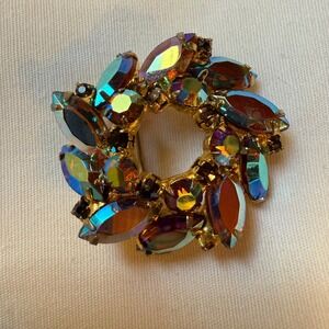 Sparkling Aurora Borealis Crystal Wreath Brooch Pin Vintage Rhinestone